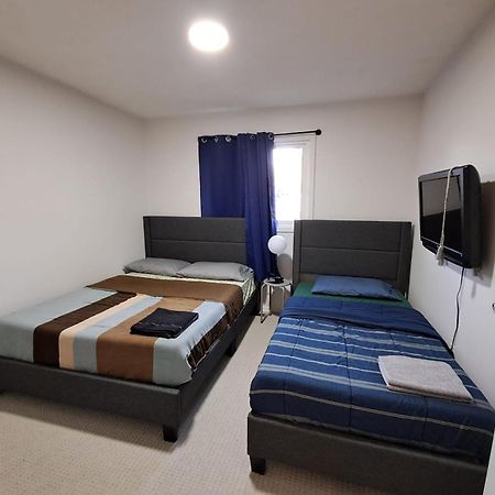 Square One Mississauga Suite- Attached Bathroom, Walking Transit & Plaza Екстер'єр фото