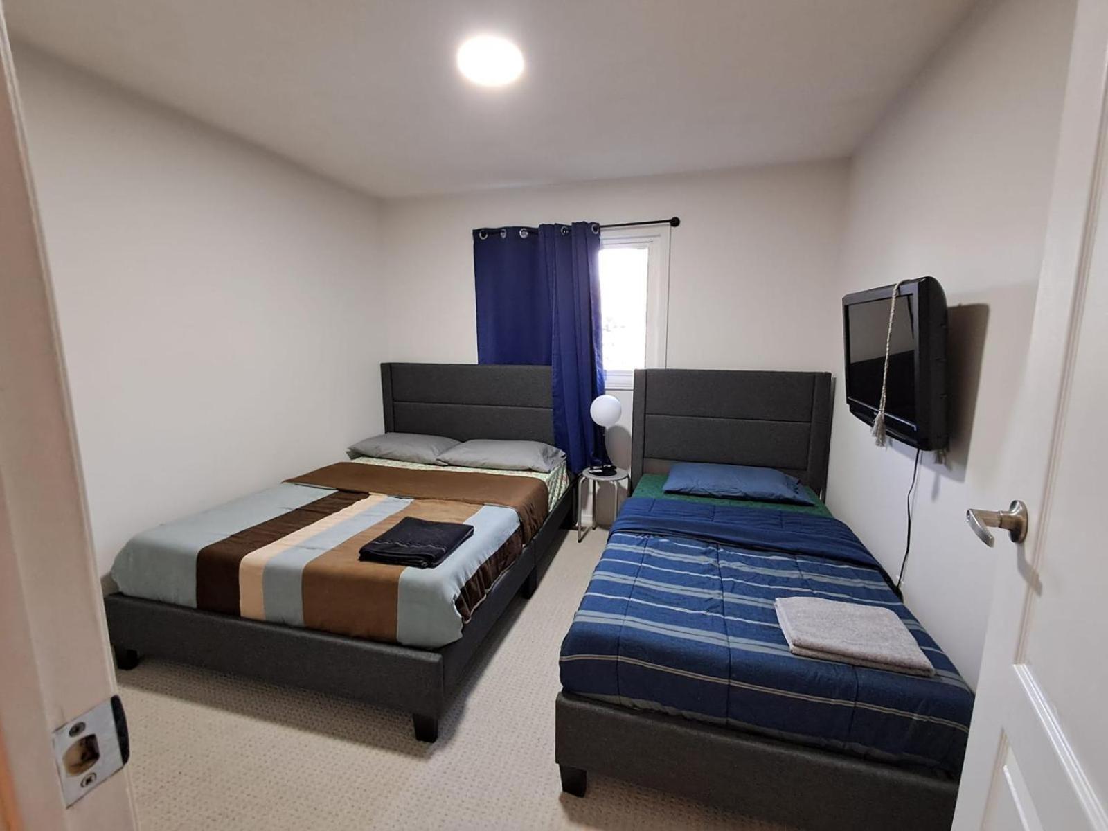 Square One Mississauga Suite- Attached Bathroom, Walking Transit & Plaza Екстер'єр фото