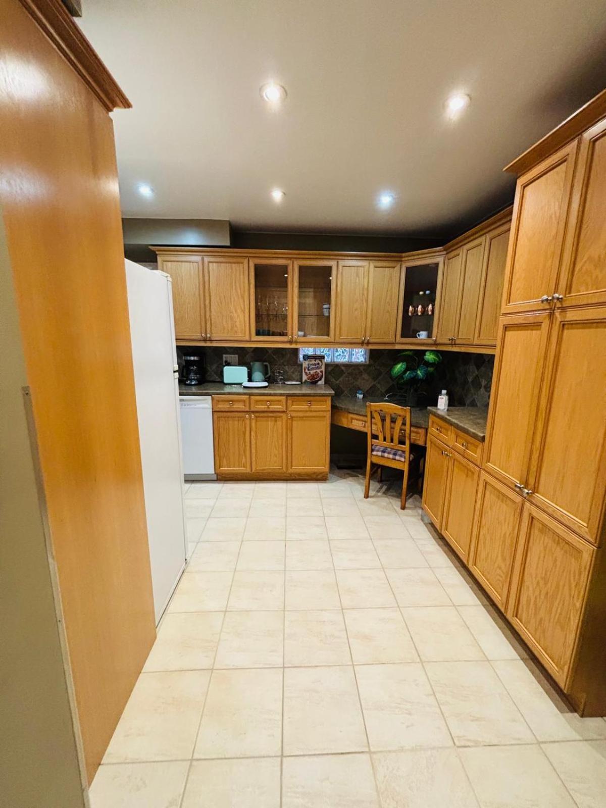 Square One Mississauga Suite- Attached Bathroom, Walking Transit & Plaza Екстер'єр фото